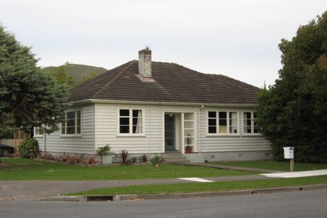 Photo of property in 42 Chapman Crescent, Naenae, Lower Hutt, 5011