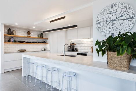 Photo of property in Weekeston Apartments, 2 Nobs Line, Strandon, New Plymouth, 4312