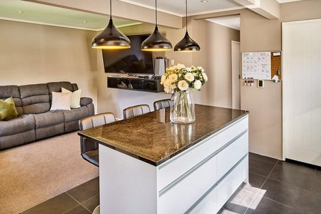 Photo of property in 44 Airlie Road, Plimmerton, Porirua, 5026