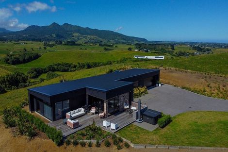 Photo of property in Tapuae, 26 Washer Road, Omata, New Plymouth, 4374