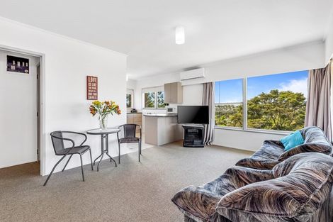 Photo of property in 2/21 Seaview Road, Glenfield, Auckland, 0629