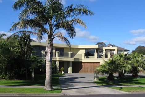 Photo of property in 8 Anaheim Boulevard, Shamrock Park, Auckland, 2016