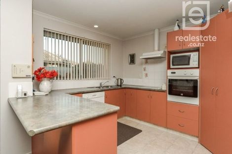 Photo of property in 17 Farnham Close, Rototuna North, Hamilton, 3210