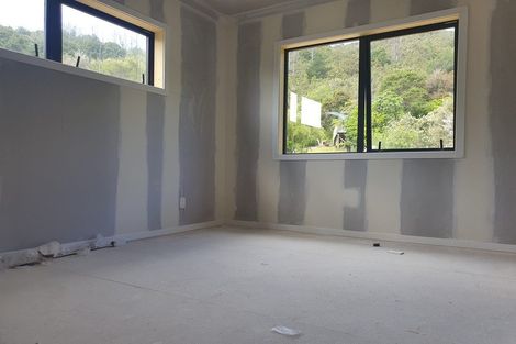 Photo of property in 9 Lowry Heights, Stokes Valley, Lower Hutt, 5019