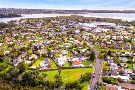 Photo of property in 17 Matipo Road, Te Atatu Peninsula, Auckland, 0610
