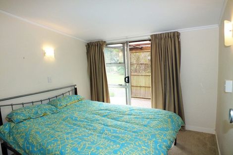 Photo of property in 2/4 Arkles Strand, Arkles Bay, Whangaparaoa, 0932