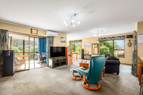 Photo of property in 12 Exploration Way, Whitby, Porirua, 5024