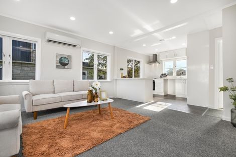 Photo of property in 1/52 Takanini Road, Takanini, 2112