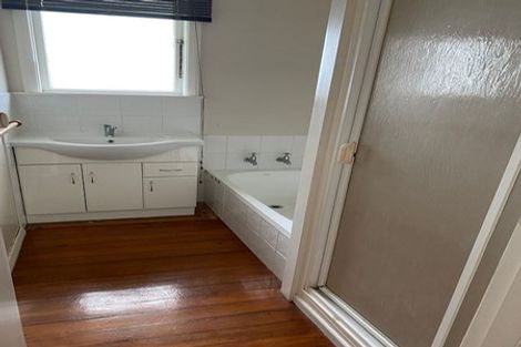 Photo of property in 33 Henderson Crescent, Parkvale, Tauranga, 3112