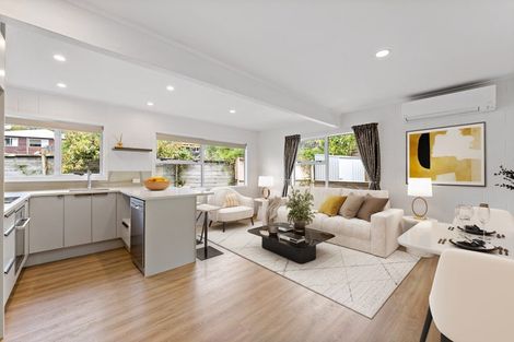 Photo of property in 1/2 Flavia Close, Torbay, Auckland, 0630