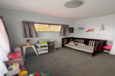 Photo of property in 10b De Quincey Terrace, Highland Park, Auckland, 2010