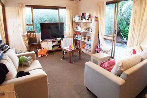 Photo of property in 2/9 Seaton Road, Murrays Bay, Auckland, 0630