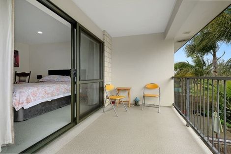 Photo of property in 3/90 Albany Highway, Greenhithe, Auckland, 0632