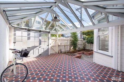 Photo of property in 37 Grant Road, Thorndon, Wellington, 6011