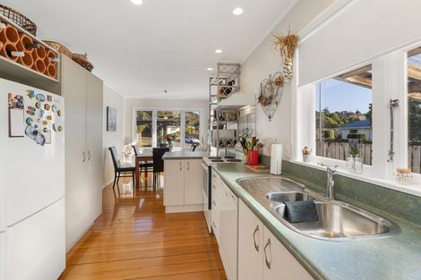 Photo of property in 44 Hookway Grove, Paraparaumu, 5032