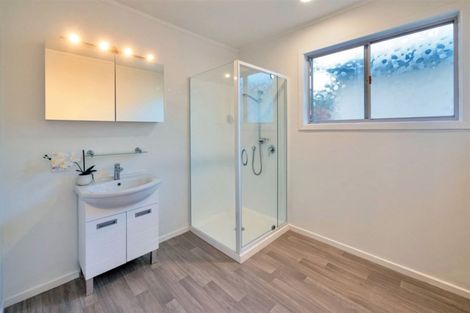 Photo of property in 49 Roberts Road, Matakatia, Whangaparaoa, 0930