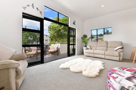 Photo of property in 1/62 Fernhill Way, Oteha, Auckland, 0632