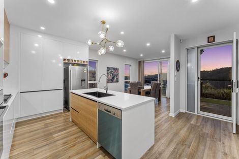 Photo of property in 10 Barrique Road, Kumeu, 0810