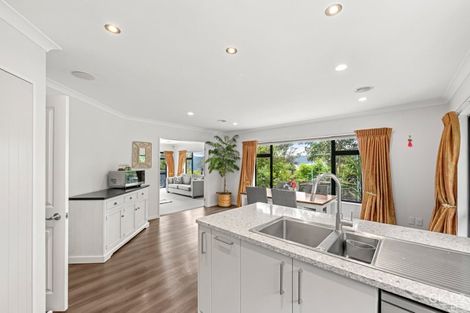 Photo of property in 9 Fernridge Way, Tirohanga, Lower Hutt, 5010