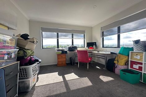 Photo of property in 18 Noia Way, Karaka, Papakura, 2113