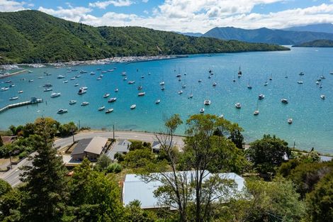 Photo of property in 324-328 Waikawa Road, Waikawa, Picton, 7220