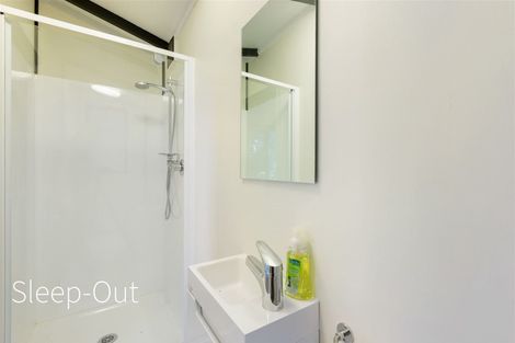 Photo of property in 26 Trelawn Place, Cockle Bay, Auckland, 2014