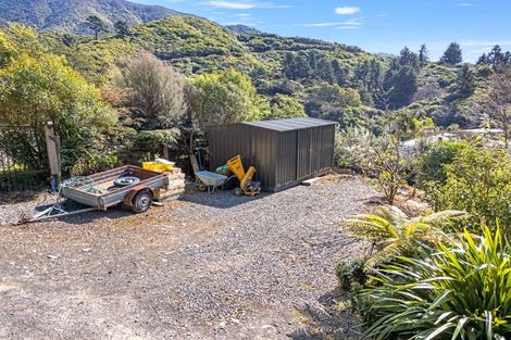 Photo of property in 16 Angle Street, Picton, 7220