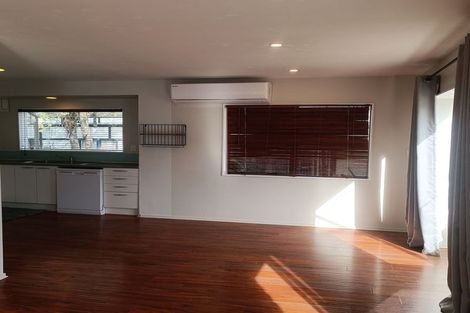 Photo of property in 3/166 Bradbury Road, Botany Downs, Auckland, 2010