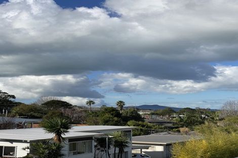 Photo of property in 20 Grenada Avenue, Forrest Hill, Auckland, 0620