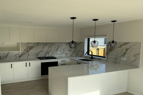 Photo of property in 4 Hughdene Place, Henderson, Auckland, 0610