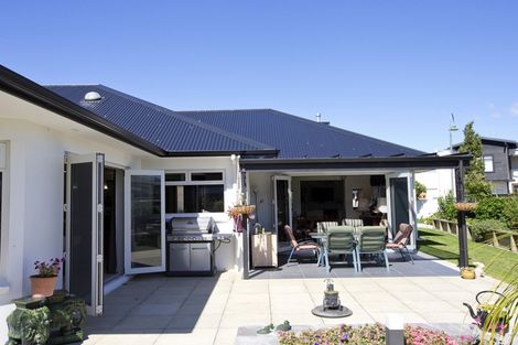 Photo of property in 3 Fairway Grove, Hokowhitu, Palmerston North, 4410