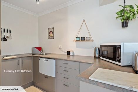 Photo of property in 28 Treeway, Sunnyhills, Auckland, 2010