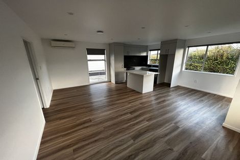 Photo of property in 1/7 Yarra Place, Botany Downs, Auckland, 2010