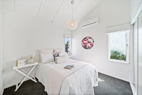 Photo of property in 1/195 Fisher Parade, Farm Cove, Auckland, 2012