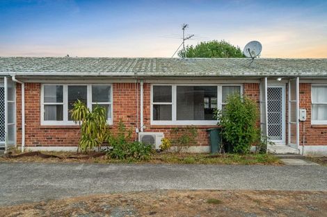 Photo of property in 2/8 Winspear Place, Manukau, Auckland, 2025