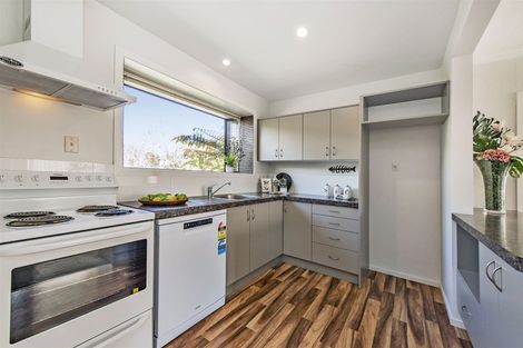 Photo of property in 33 Farquhars Road, Redwood, Christchurch, 8051