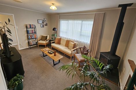 Photo of property in 10 Truby King Street, Merrilands, New Plymouth, 4312