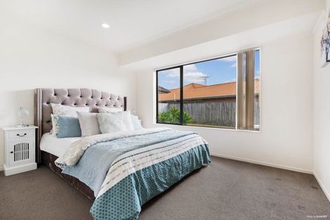 Photo of property in 14 Ballydonegan Rise, East Tamaki, Auckland, 2013