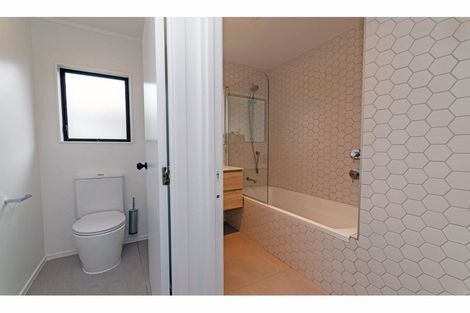 Photo of property in 1/111 Lincoln Park Avenue, Massey, Auckland, 0614