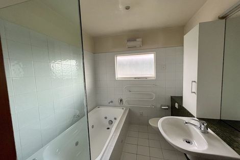 Photo of property in 3 Verran Place, Fendalton, Christchurch, 8052