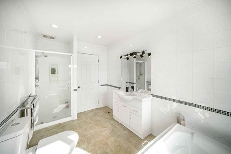 Photo of property in 16 Len Garlick Place, Pahurehure, Papakura, 2113