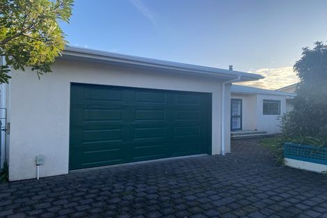 Photo of property in 6 Pararewa Drive, Whalers Gate, New Plymouth, 4310