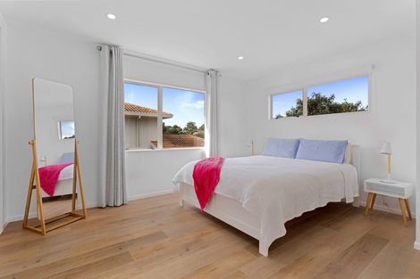 Photo of property in 2/1 Mossop Rise, Glenfield, Auckland, 0629