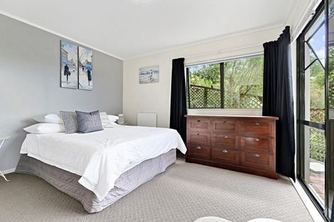 Photo of property in 15b Melandra Road, Stanmore Bay, Whangaparaoa, 0932