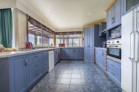 Photo of property in 160 Marine Parade, Bluff, 9814