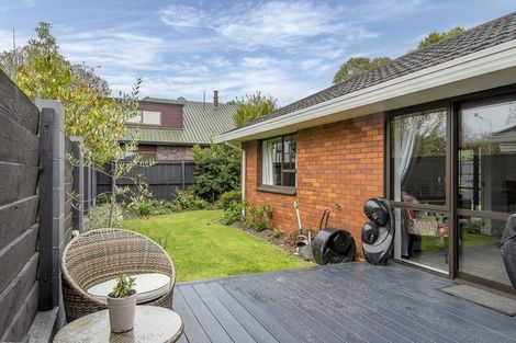 Photo of property in 2/84 Memorial Avenue, Ilam, Christchurch, 8053