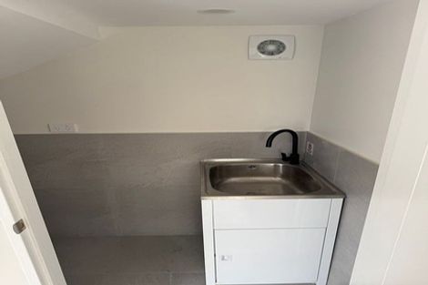 Photo of property in 4 Hughdene Place, Henderson, Auckland, 0610