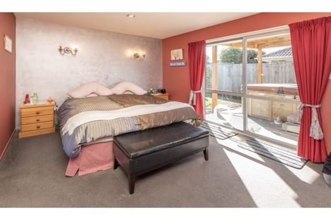 Photo of property in 2 Evergreen Place, Parklands, Christchurch, 8083