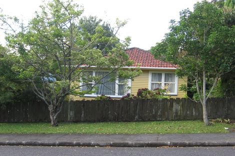 Photo of property in 33 Kingdale Road, Henderson, Auckland, 0610