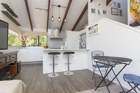 Photo of property in 692 South Titirangi Road, Titirangi, Auckland, 0604